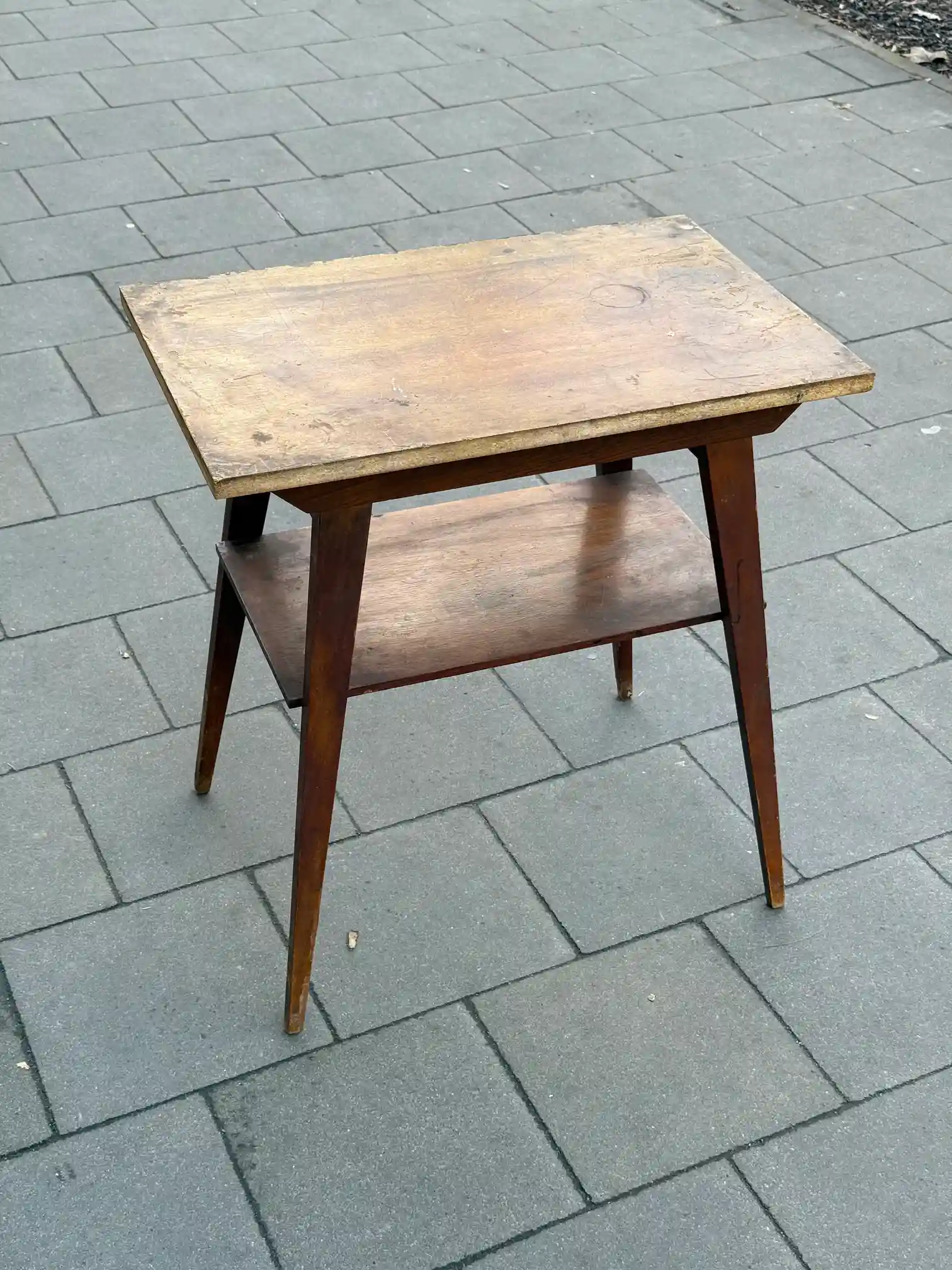mebel po renowacji: stoilk pomocniczy, lata 60. XX w